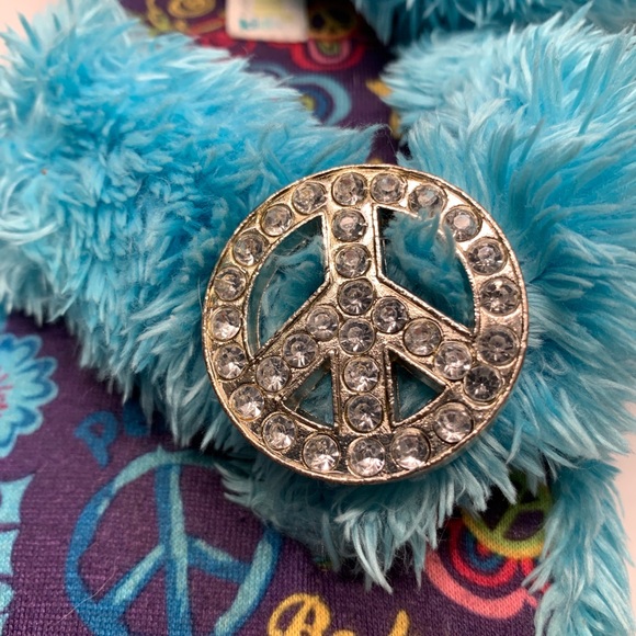 Capelli New York Kids Fuzzy Peace Sign Slippers Girl’s Size 12/13 - Picture 2 of 5